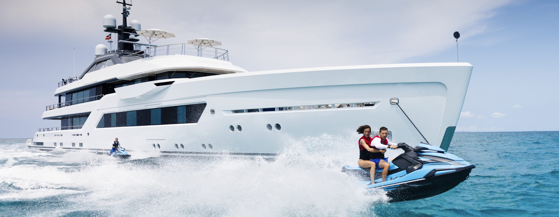 Entourage Yacht For Charter