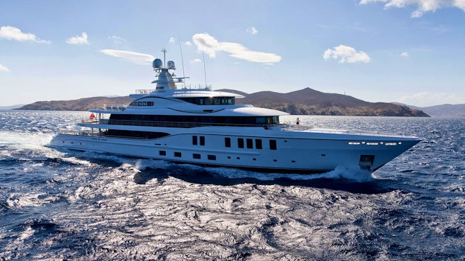 Amels Luxury Yacht PLVS VLTRA Profile