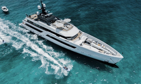 he ENTOURAGE is the perfect vessel for European yachting.