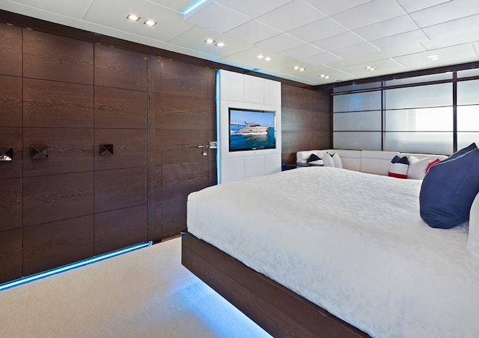FIVE WAVES Yacht Stateroom
