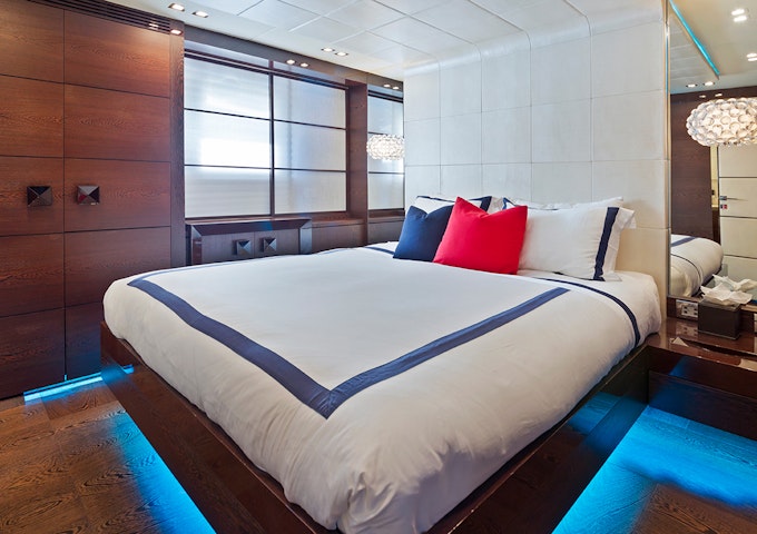 FIVE WAVES Yacht Stateroom 3