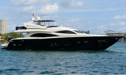 Luxury motor yacht Sunseeker-90 LEADING FEARLESSLY for sale