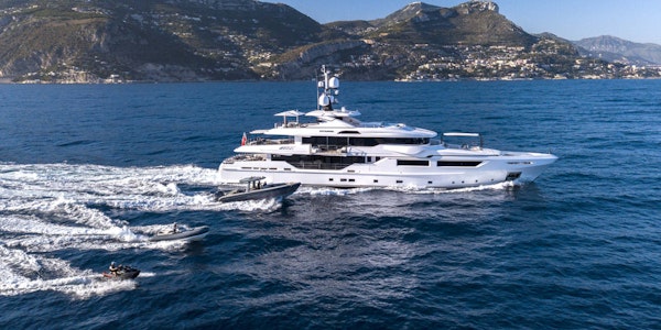 Luxury super yacht ENTOURAGE Admiral 46m for sale