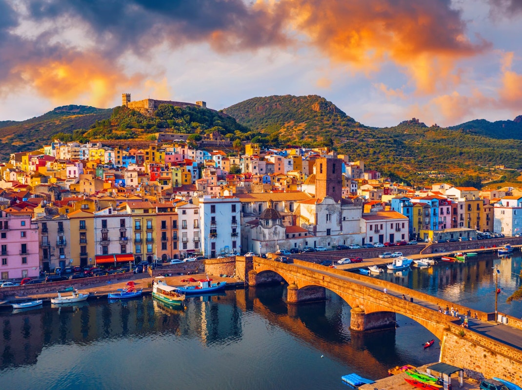 Sardinia Charter - Visit Gorgeous Towns
