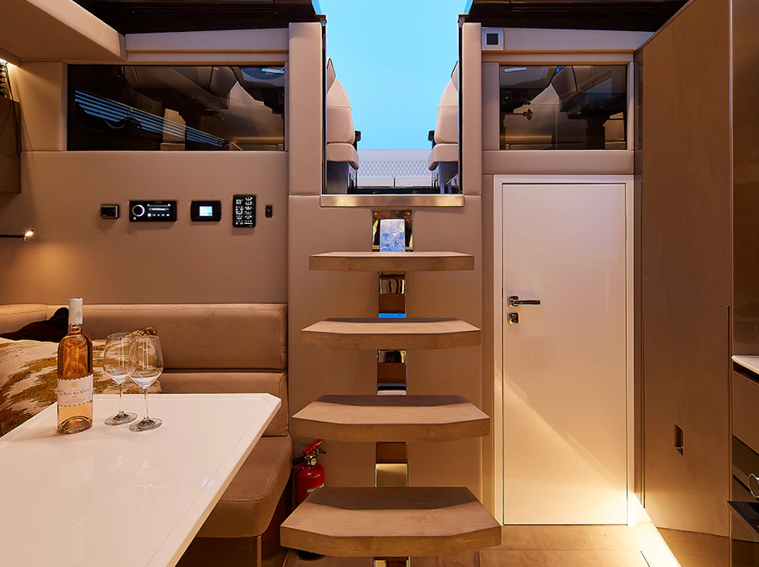 Steeler Bronson 50 Interior